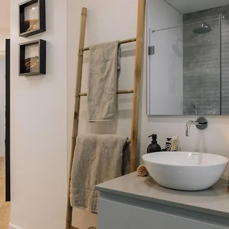 Linares - 2 Bedrooms, Terrace In Campo De Ourique *