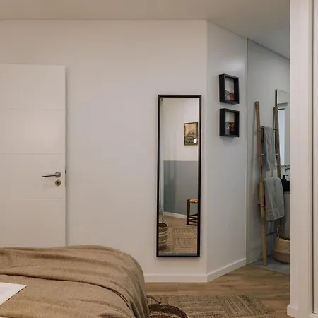 Linares - 2 Bedrooms, Terrace In Campo De Ourique Apartment