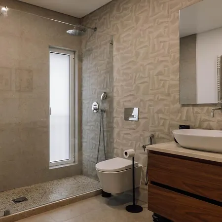 Apartment Linares - 2 Bedrooms, Terrace In Campo De Ourique Lisbon