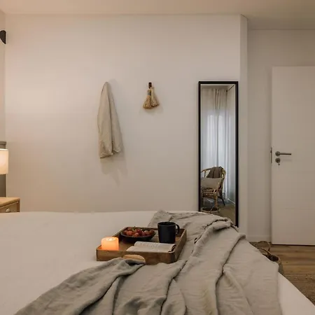 Linares - 2 Bedrooms, Terrace In Campo De Ourique